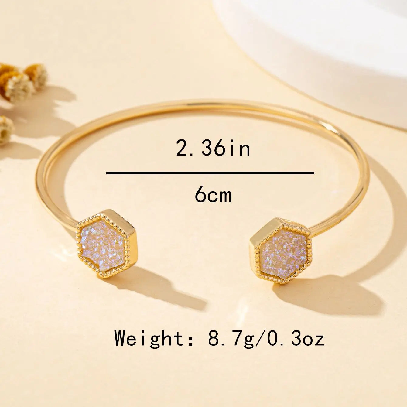 A Women's Fashionable Open Bracelet, Simple and Elegant, Adjustable Inlaid Resin Bracelet Jewelry